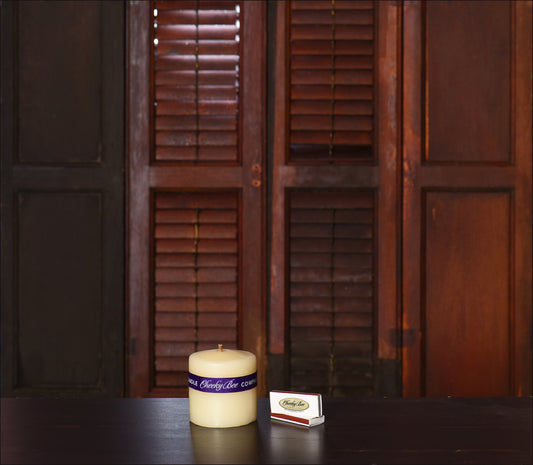Cheeky Bee Candle #31 (Ivory)